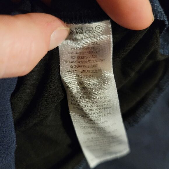 5/$25 French Connection for Le Tote Sleeveless V-Neck Blouse Sheer Hem NWOT - Picture 6 of 7